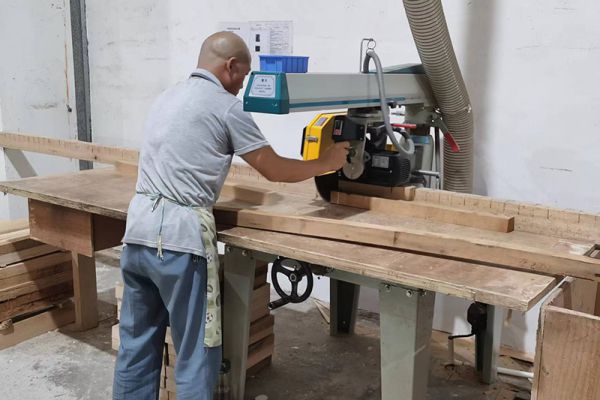 Machine à scier